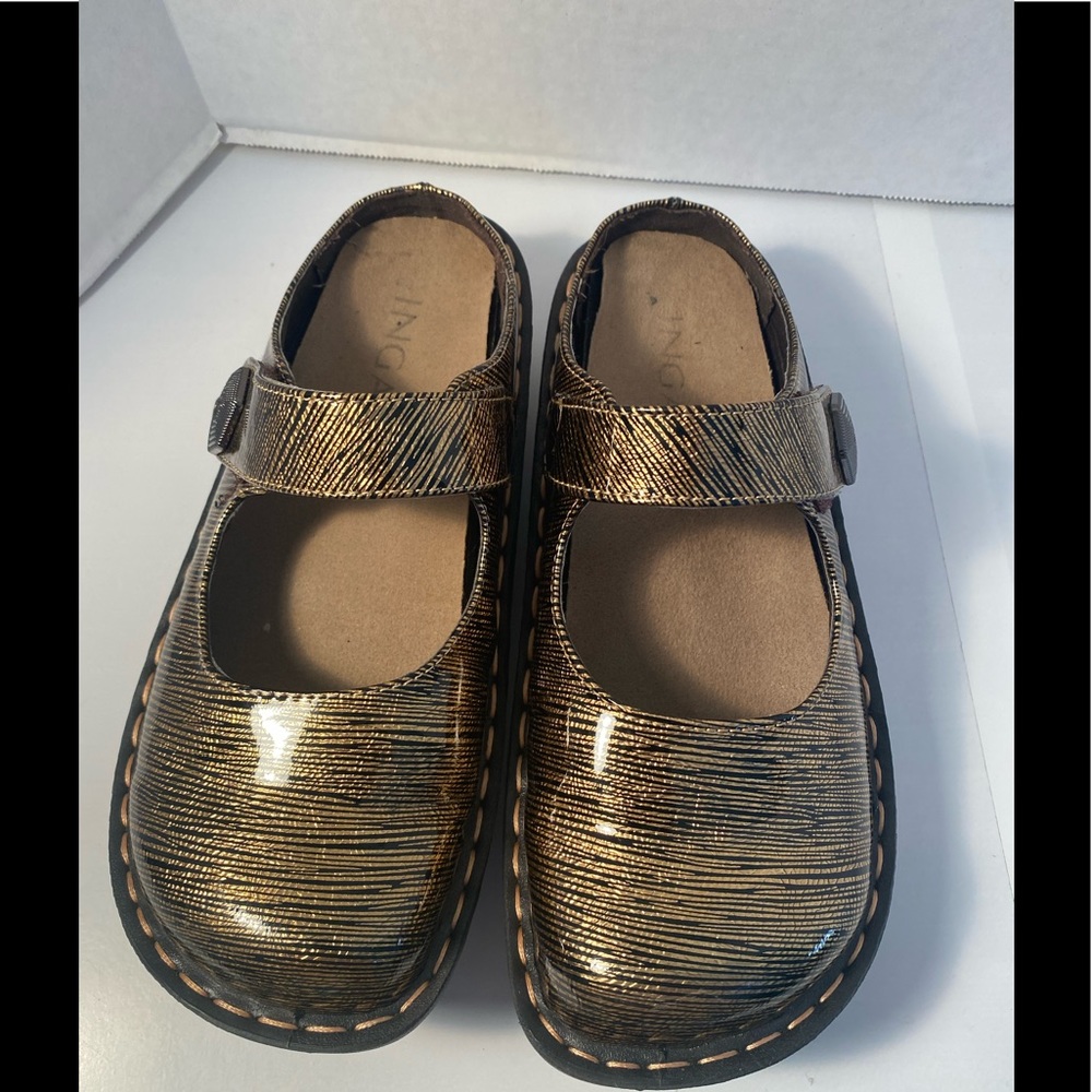 I.  Invariably Ladies shoes